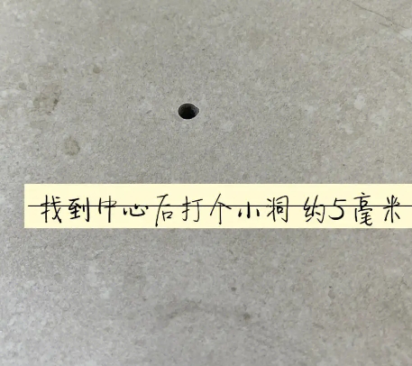 都兰瓷砖空鼓维修公司专业解答在瓷砖铺贴过程中，如果砂料搅拌不均匀，将会带来以下问题