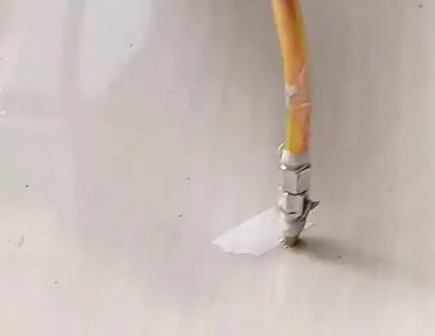 都兰瓷砖空鼓维修公司专业解答在瓷砖铺贴过程中，如果使用的砂料过粗（如全部使用了粗砂），可能会导致以下问题